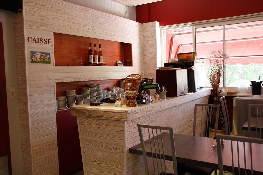 Logis Hotels - Hotel Et Restaurant Le Relais Des Garrigues Grisolles  Room photo